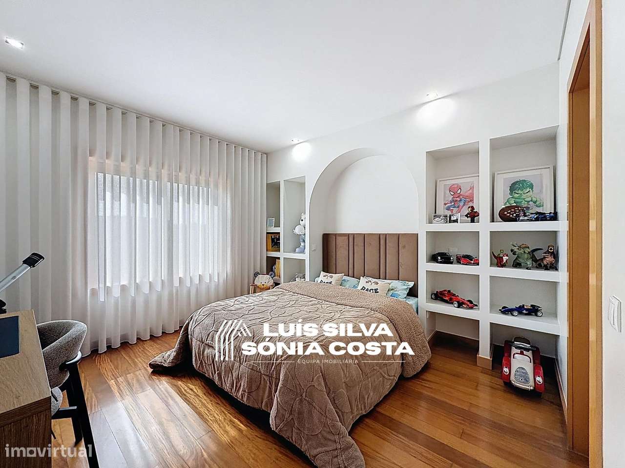 Moradia T4 Excelente Estado e Áreas | 2 Suites, Jacuzzi, Painéis...-22