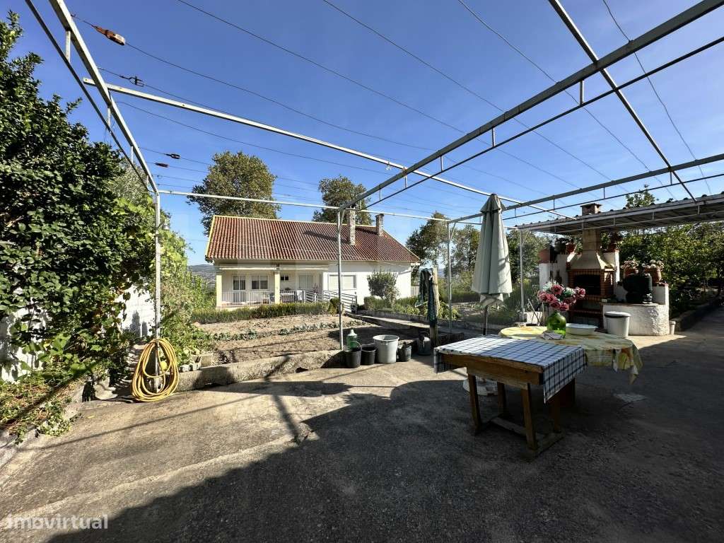 Moradia T3 com logradouro e anexo - Bairro do Espertim, Covilhã-38