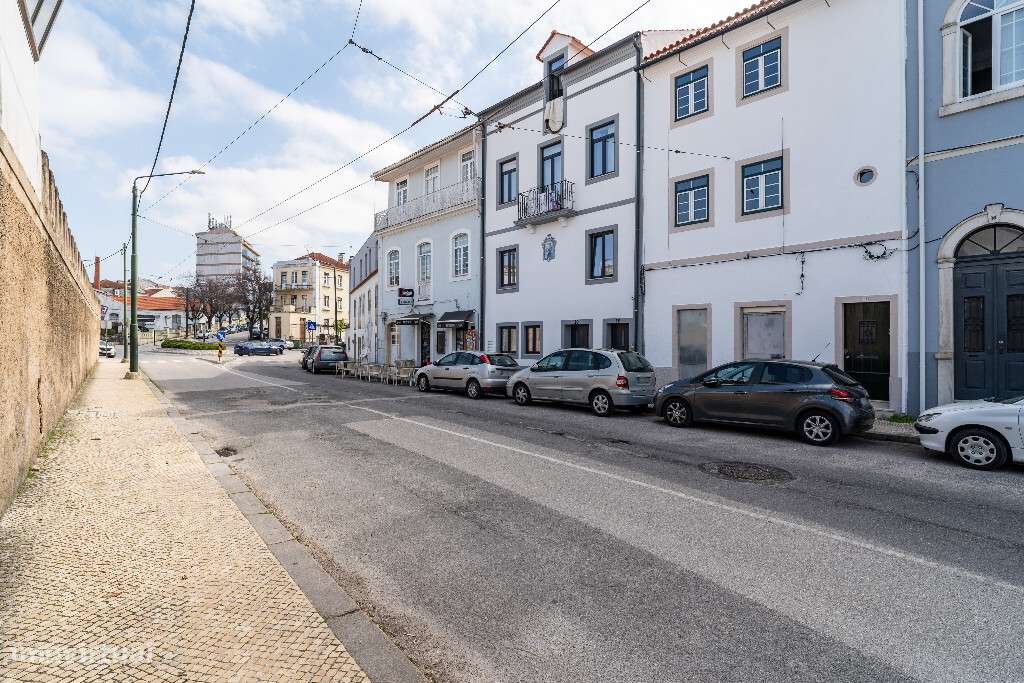 Prédio na zona da Praça da Republica, Coimbra - Grande imagem: 2/15
