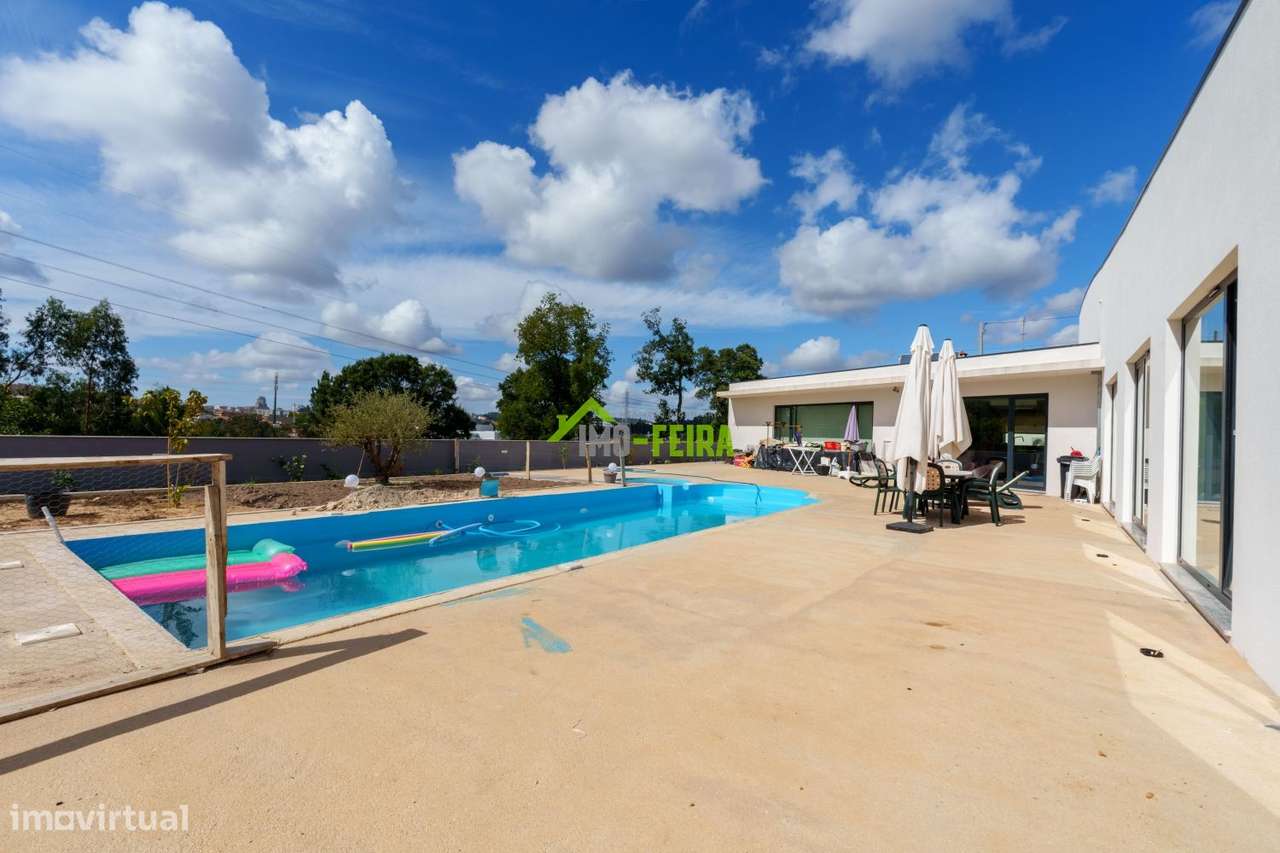 MORADIA LUXO COM PISCINA-36