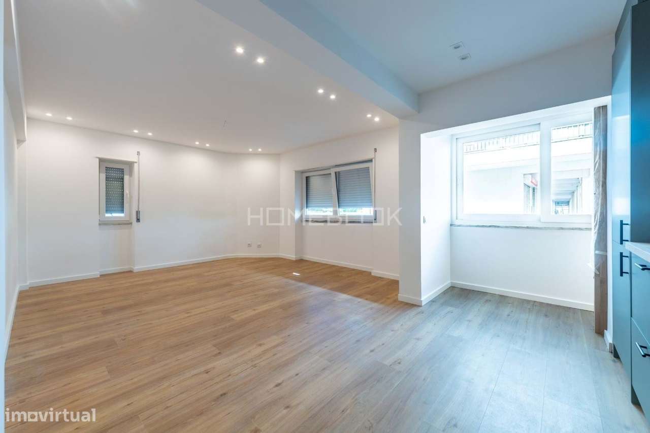 Apartamento T1 renovado em Santo Antonio da Caparica-6