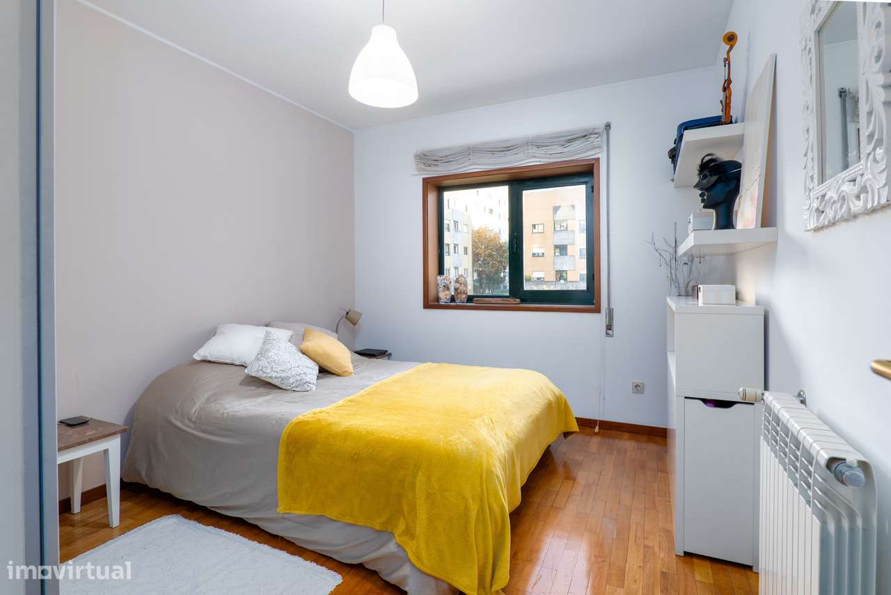 Apartamento T5 Com Excelentes Áreas em Matosinhos-22