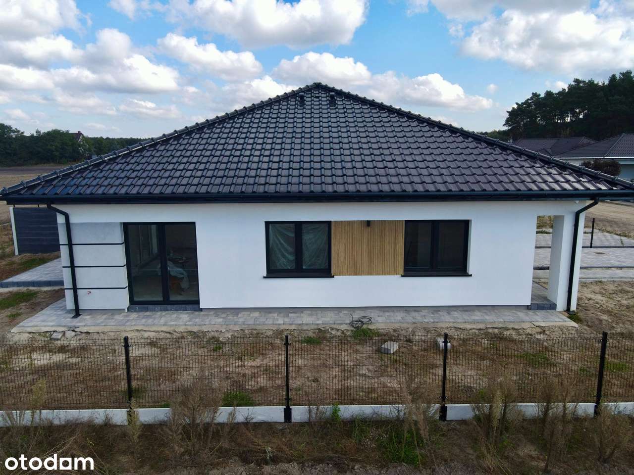 Nowoczesny Dom Jednorodzinny Dwu Lokalowy w Budowi - Pełny obrazek: 5/7