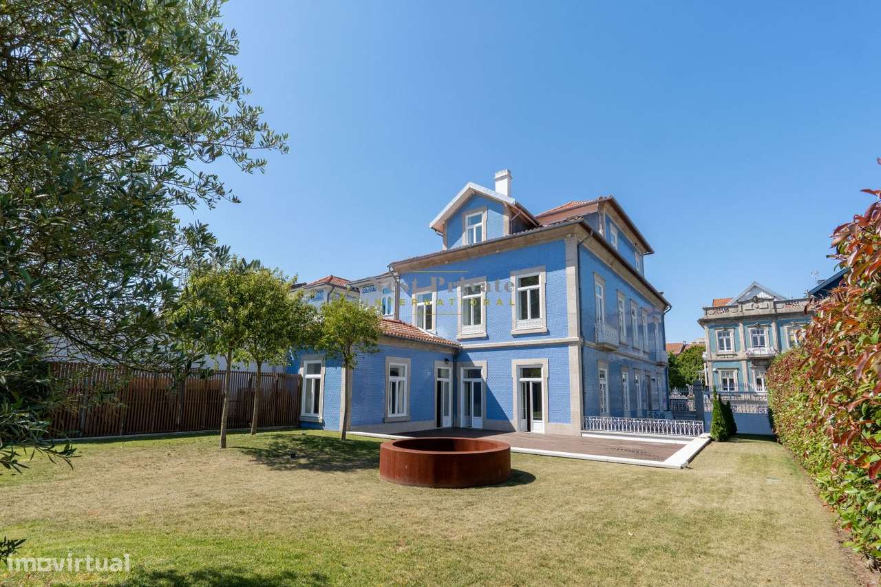 Palacete à venda na Rua de Álvares Cabral-52