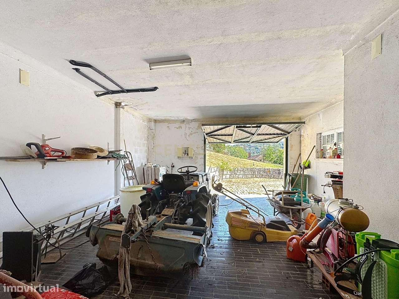 Moradia Térrea com Vista Panorâmica e 4.500 m² de Terreno | Vila Cova,-33