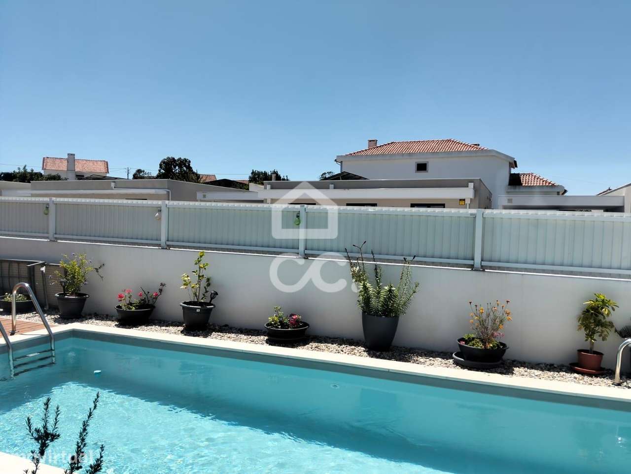 MORADIA T3 COM PISCINA-32