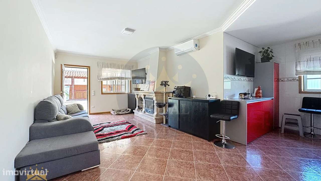 Moradia Isolada T4 em Arrifana –-8