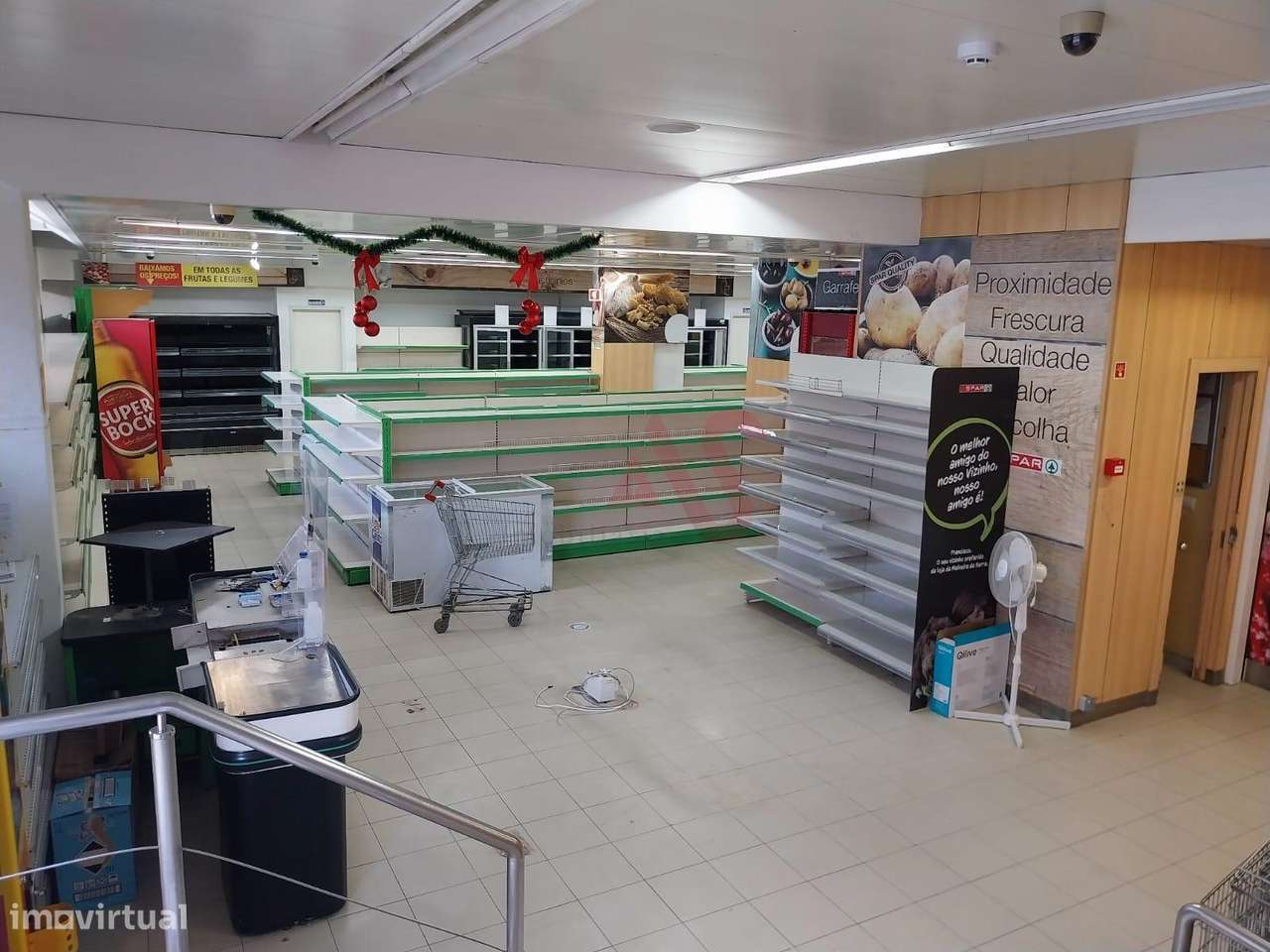 Espaço Comercial de 240 m² na Cova da Piedade, Almada - Grande imagem: 4/22