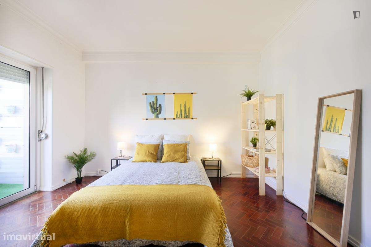 Quarto - localizado em Intendente Lisbon - Grande imagem: 2/28