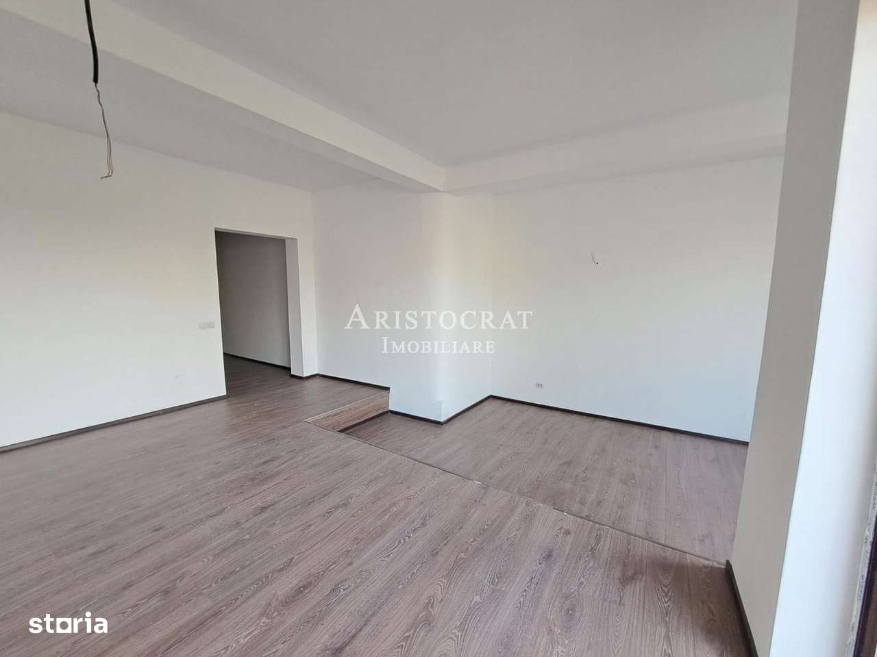 Vila Tip Duplex  generoasa cu vedere lac - Imagine principală: 3/15