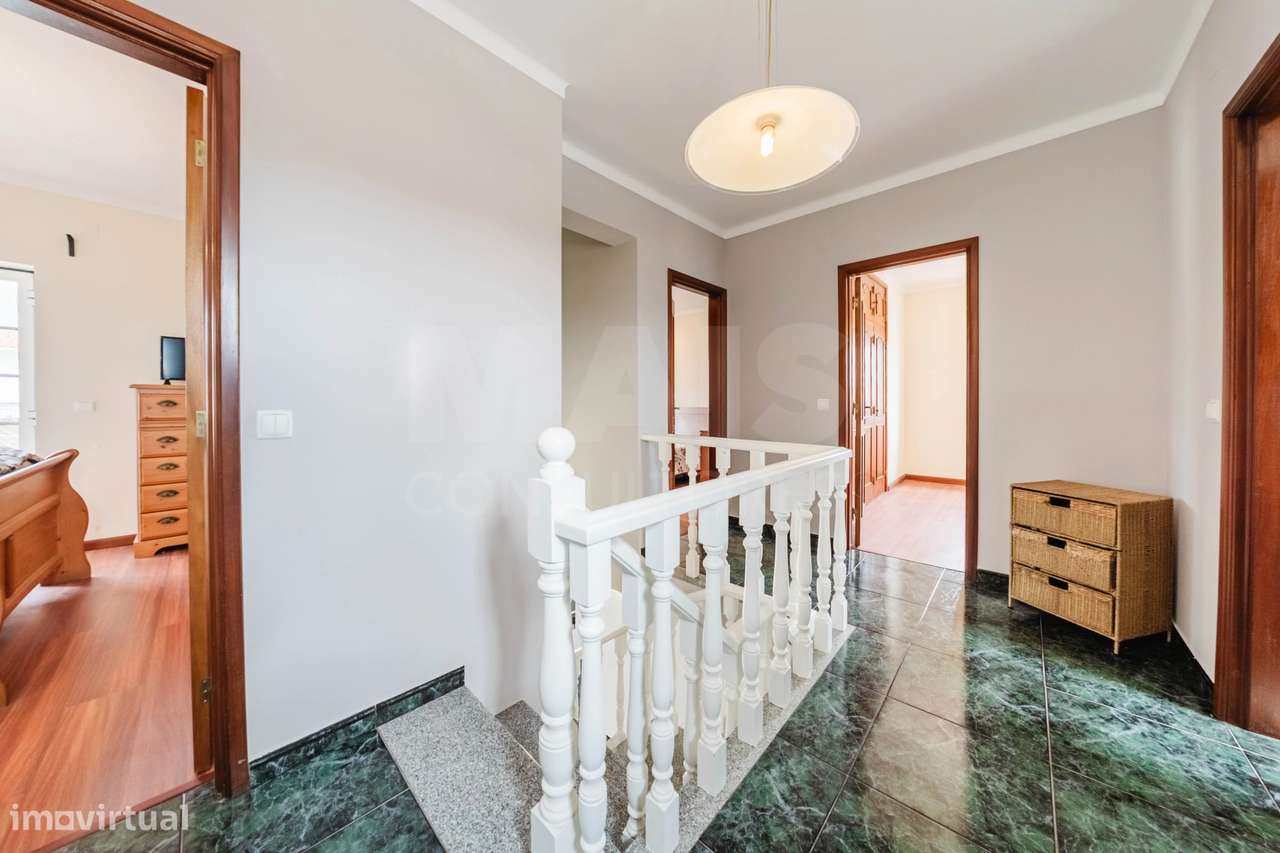 Moradia T4 com Charme em Olho Marinho | 260m² | Lote 734m²-26