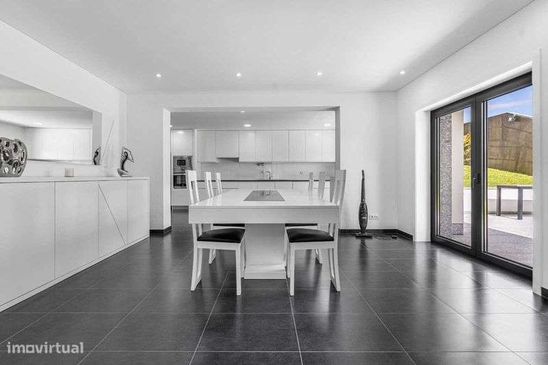 Moradia independente à venda na Rua da Liberdade, 10 - Grande imagem: 4/12