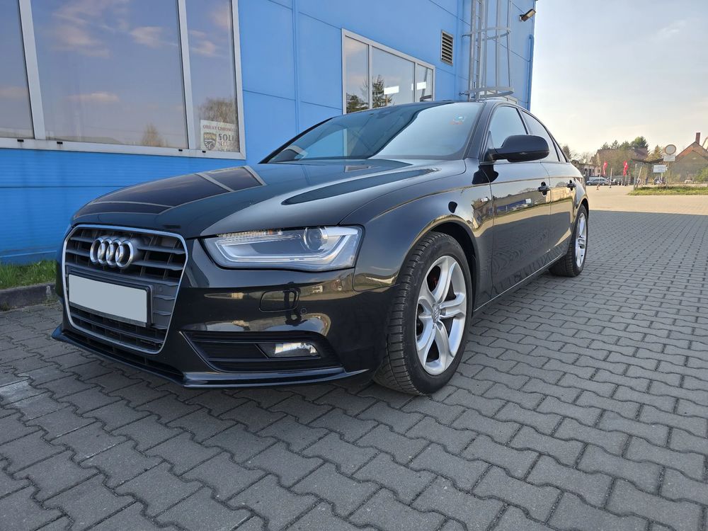 Audi A4 B8 2.0 TDI DPF S line Sportpaket 2012