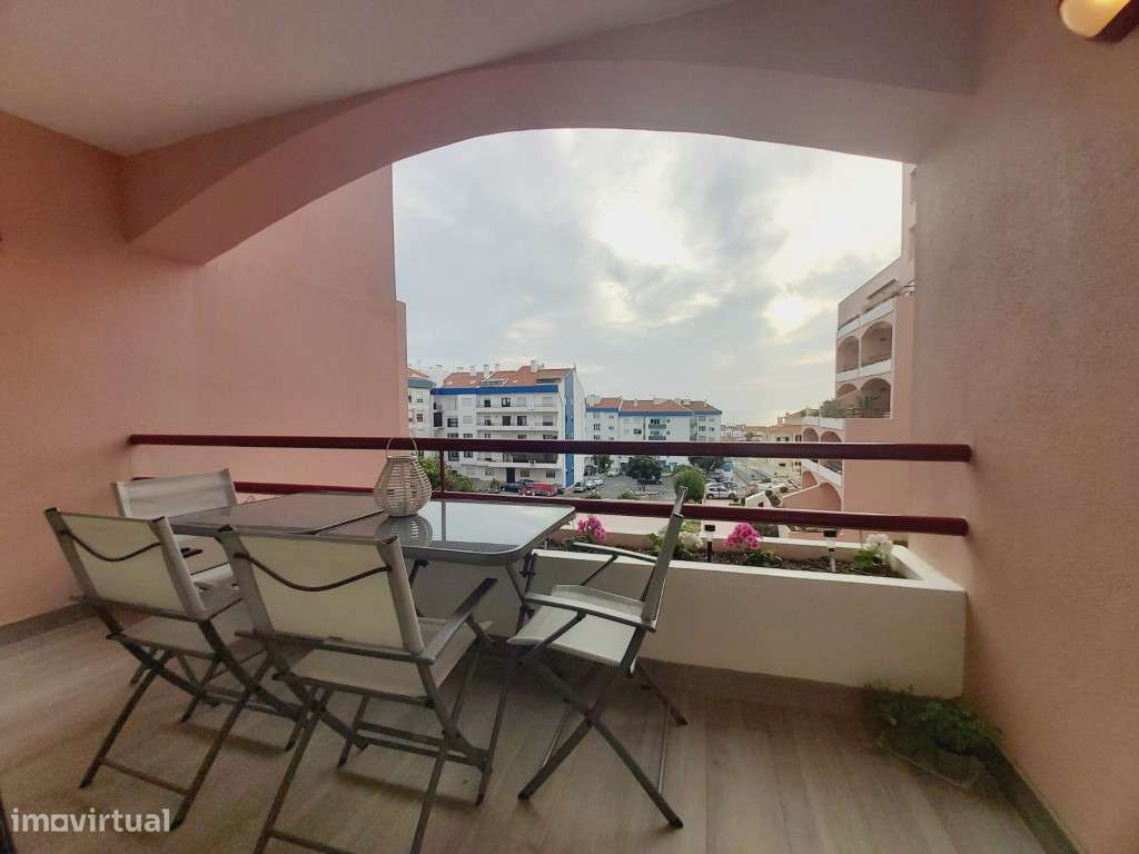 T2 remodelado em condomínio com piscina e campo de ténis-34