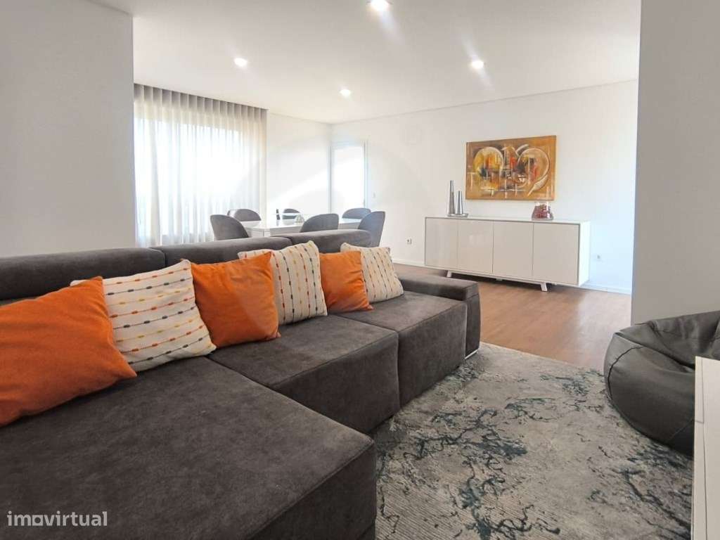 Apartamento T2 com Terraço e Vistas de Mar nas Caxinas - Grande imagem: 2/34
