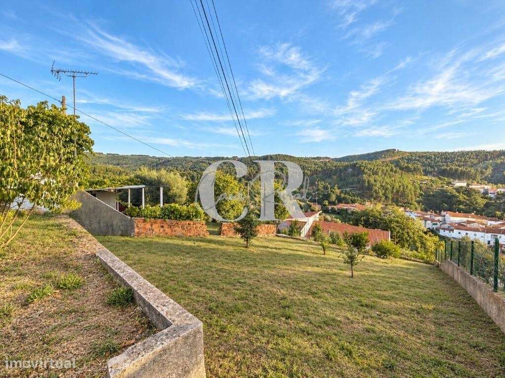 Moradia em pedra com 4 quartos, logradouro e terreno agrícola-23