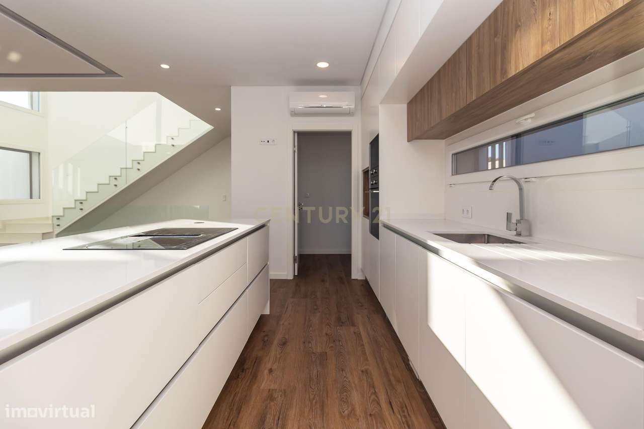 Moradia Nova T4 com piscina e garagem - Sobreda - Charneca de Caparica-32