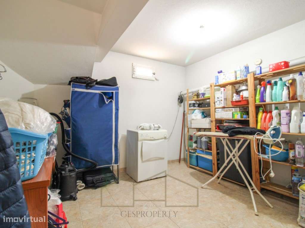 Moradia T3 nos Foros da Amora-32