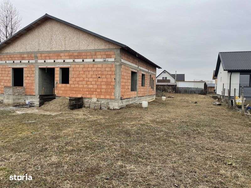 Casa si teren de vanzare - Imagine principală: 4/7