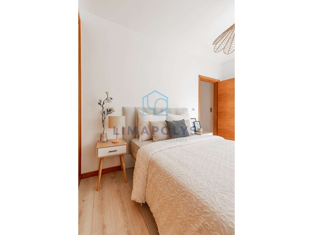 Elegante apartamento T1 renovado com lugar de garagem-13
