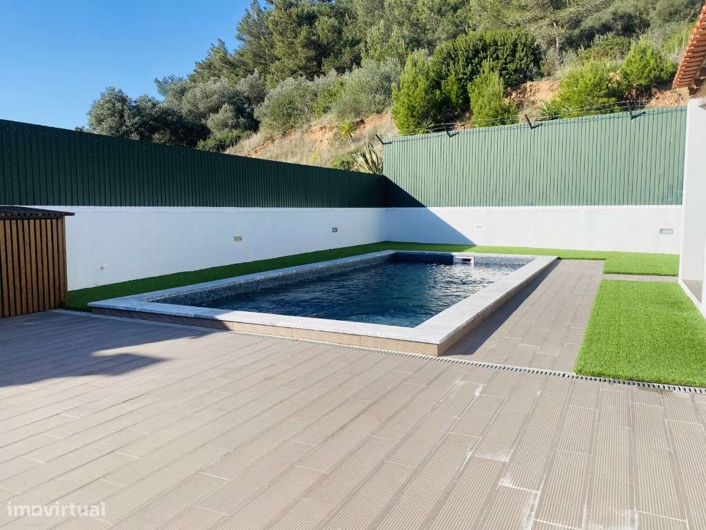 Moradia T3 com Piscina em Sesimbra-1