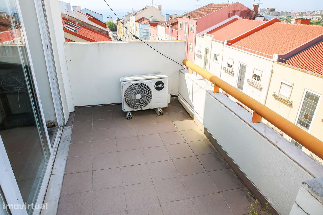 Apart. T3 Duplex c/4 casas de banho, varanda e vista Rio Tejo.-53