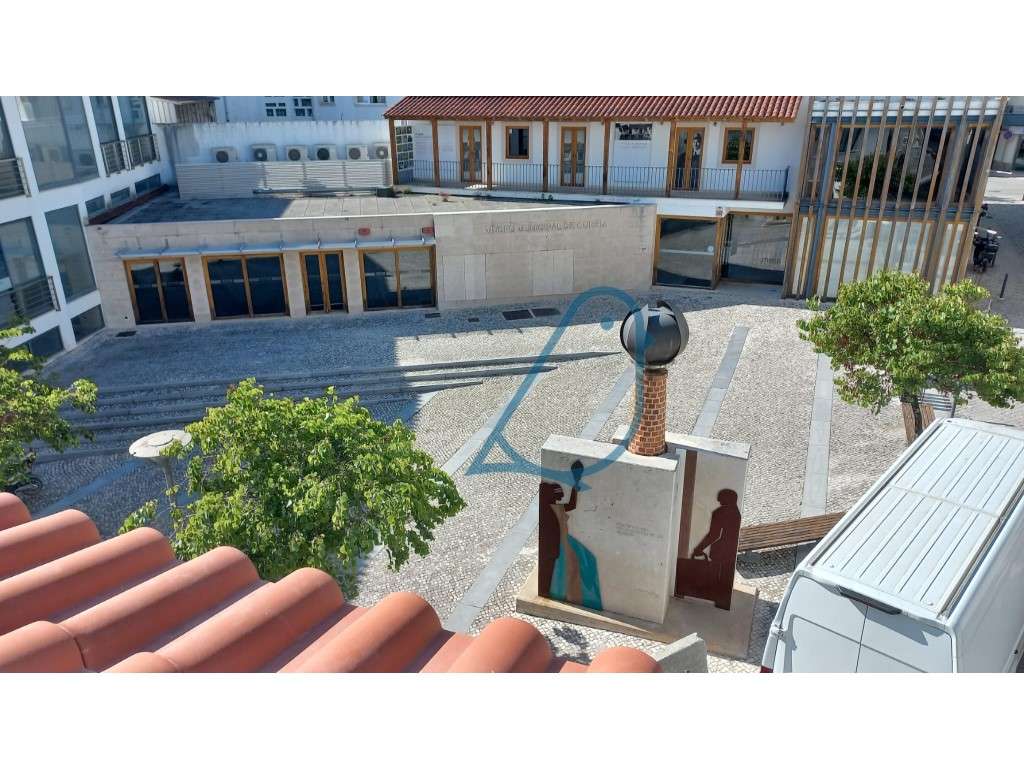 Moradia V2 Geminada no Centro da Cidade de Ourém - Grande imagem: 4/18