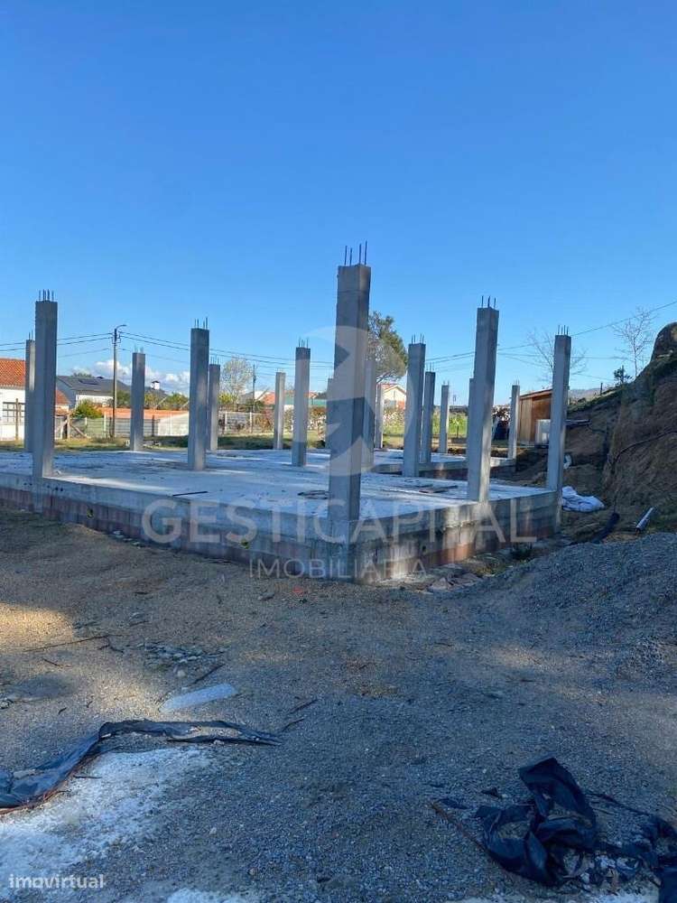 Oportunidade de Investimento: Moradia já com  Estrutura em Soalhães –-7