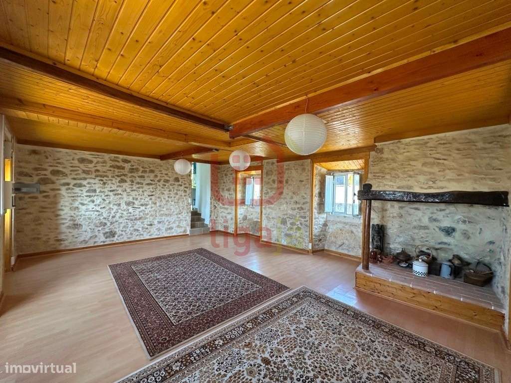 Moradia T2 com Terreno e Anexos - Ourém!-5