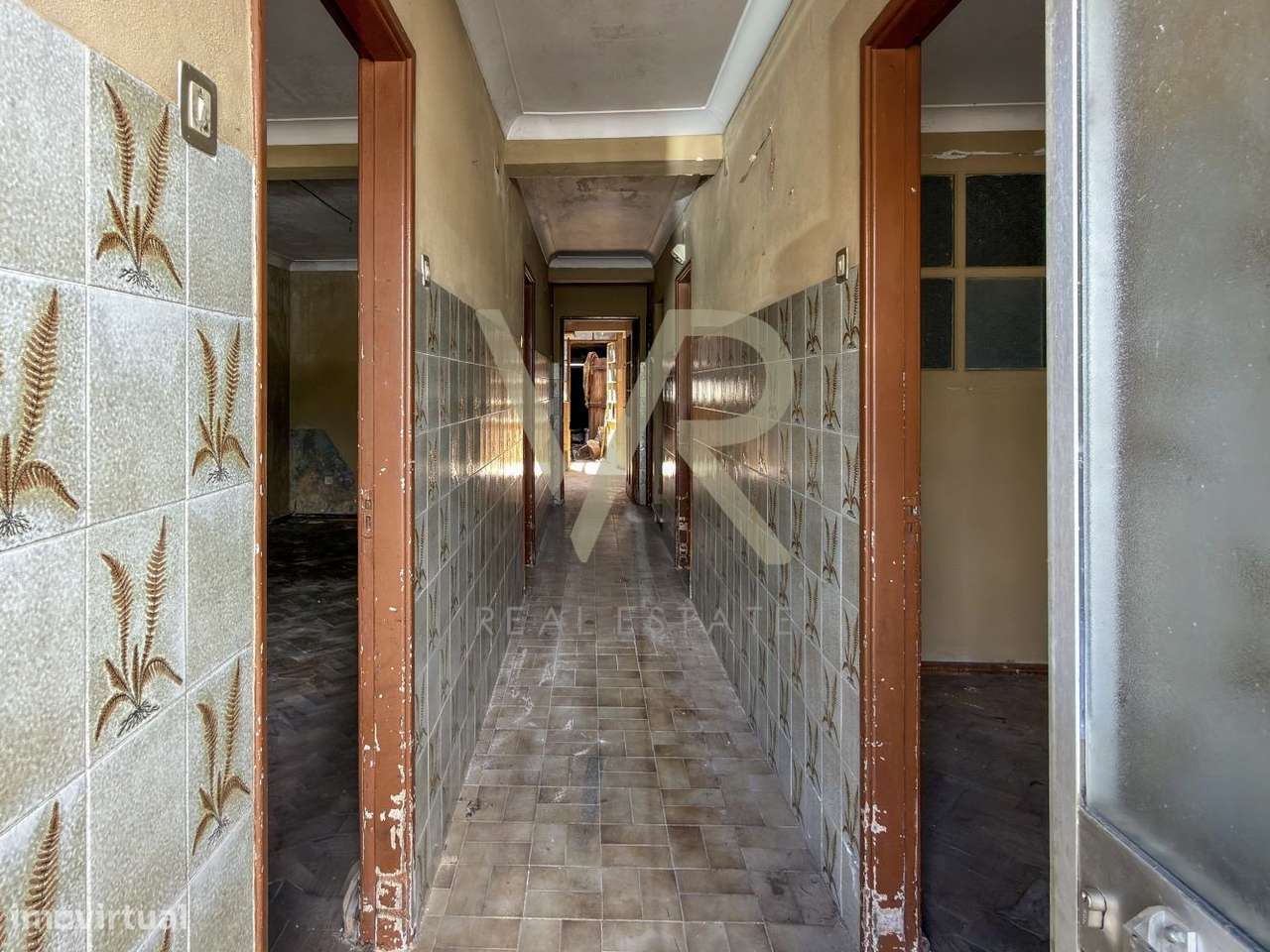 Moradia com Grande Potencial de Remodelação | Possibilidade de T5 |-6