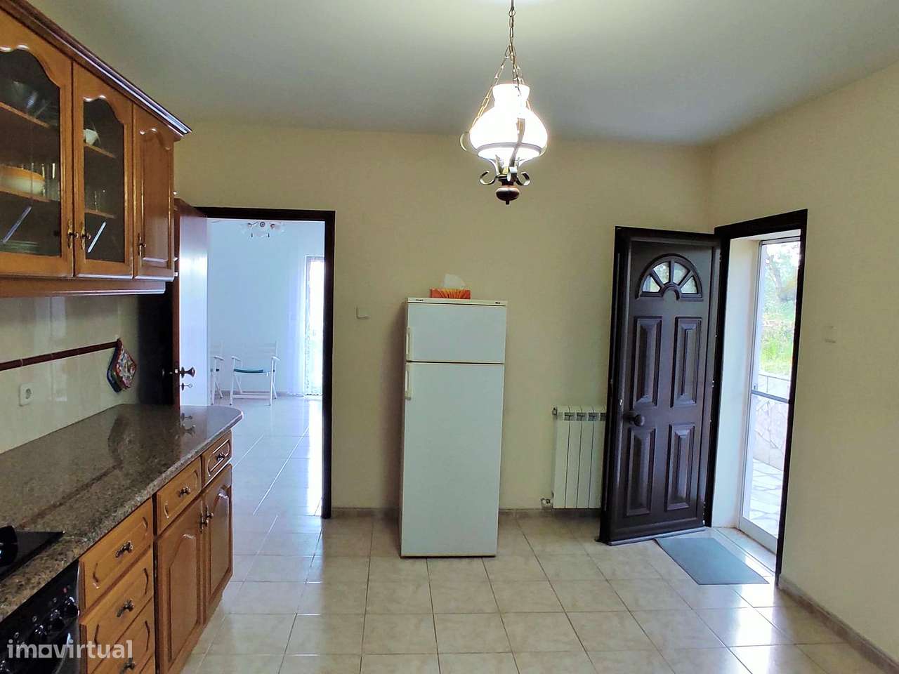 Moradia T3 isolada com jardim, terraço e garagem-7