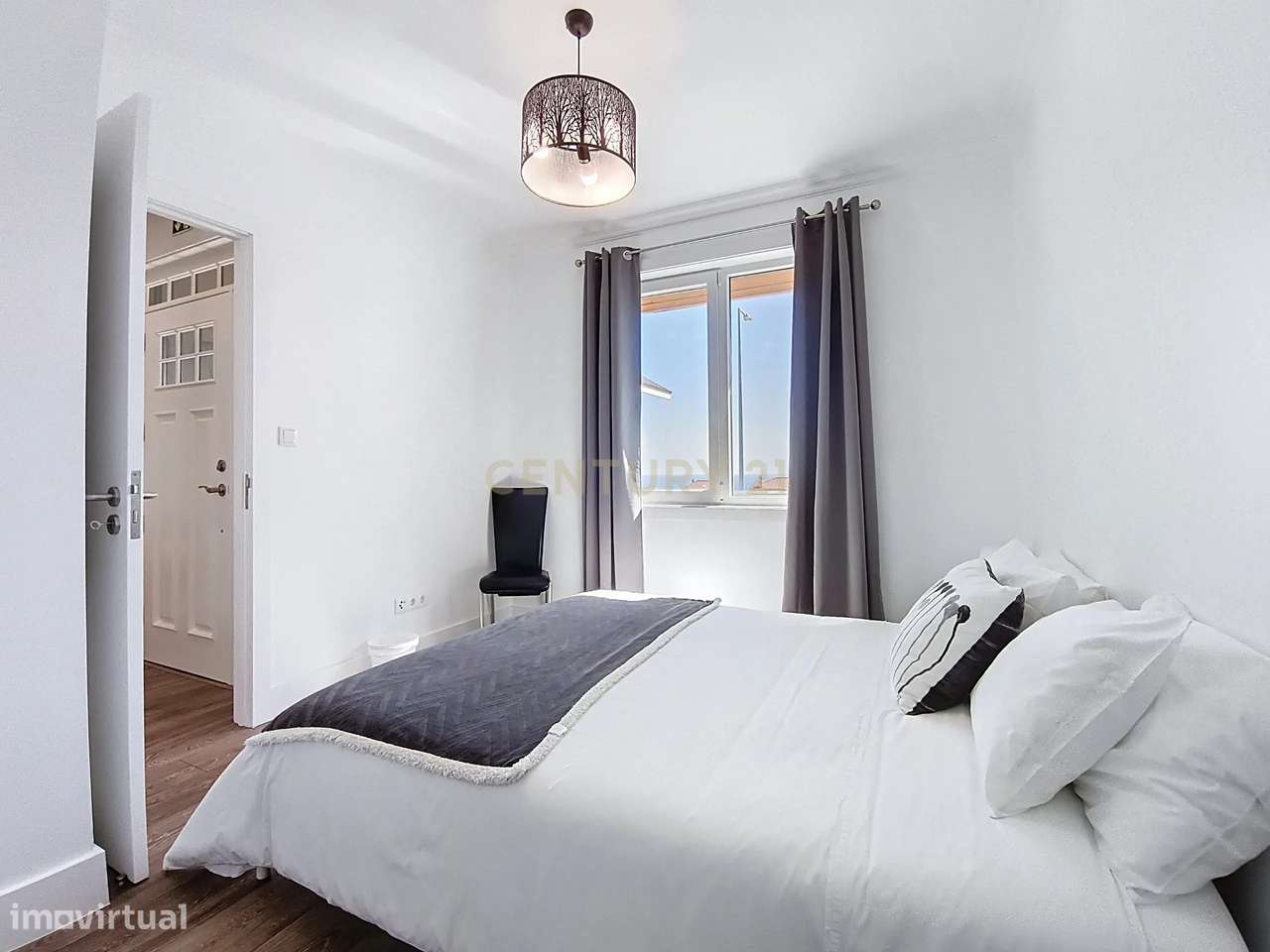 Moradia Moderna com Piscina + Apartamento Independente | Construção 20-19