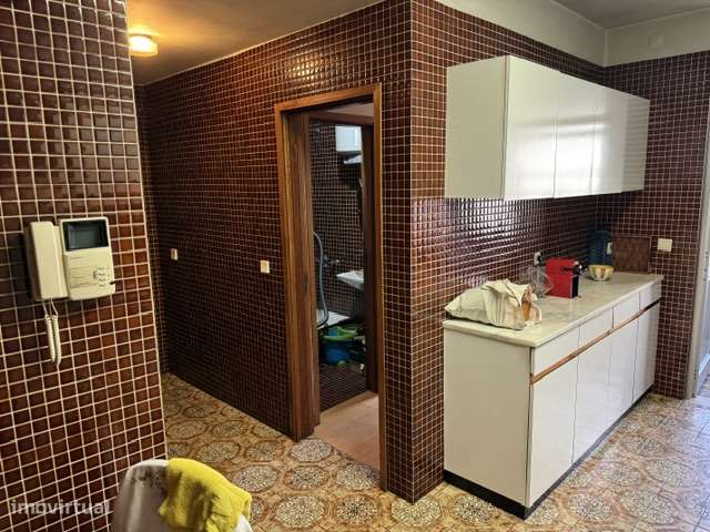 Apartamento T5 na Rua do Campo Alegre-16