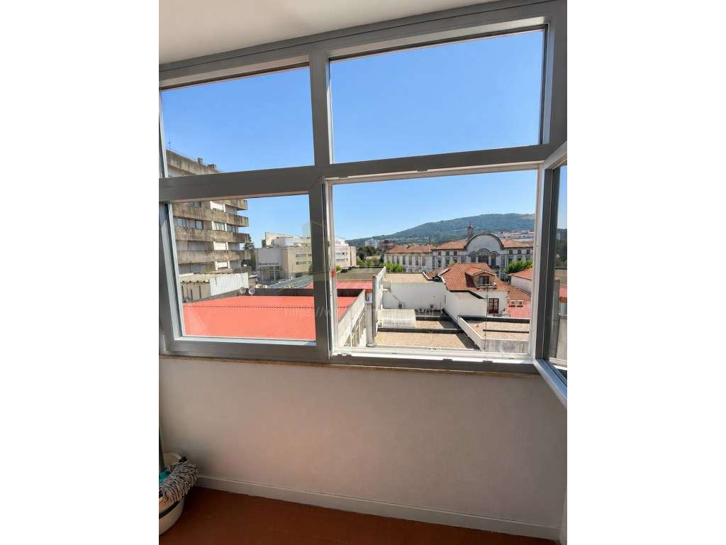 Apartamento T3 no centro de Valença para venda-12