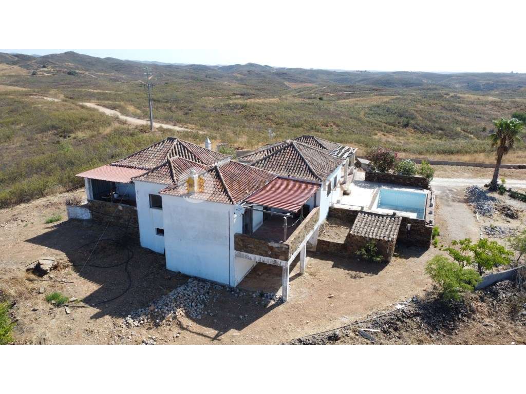 Moradia de estilo tradicional- Charme, vistas sob a Serra e Mar-7