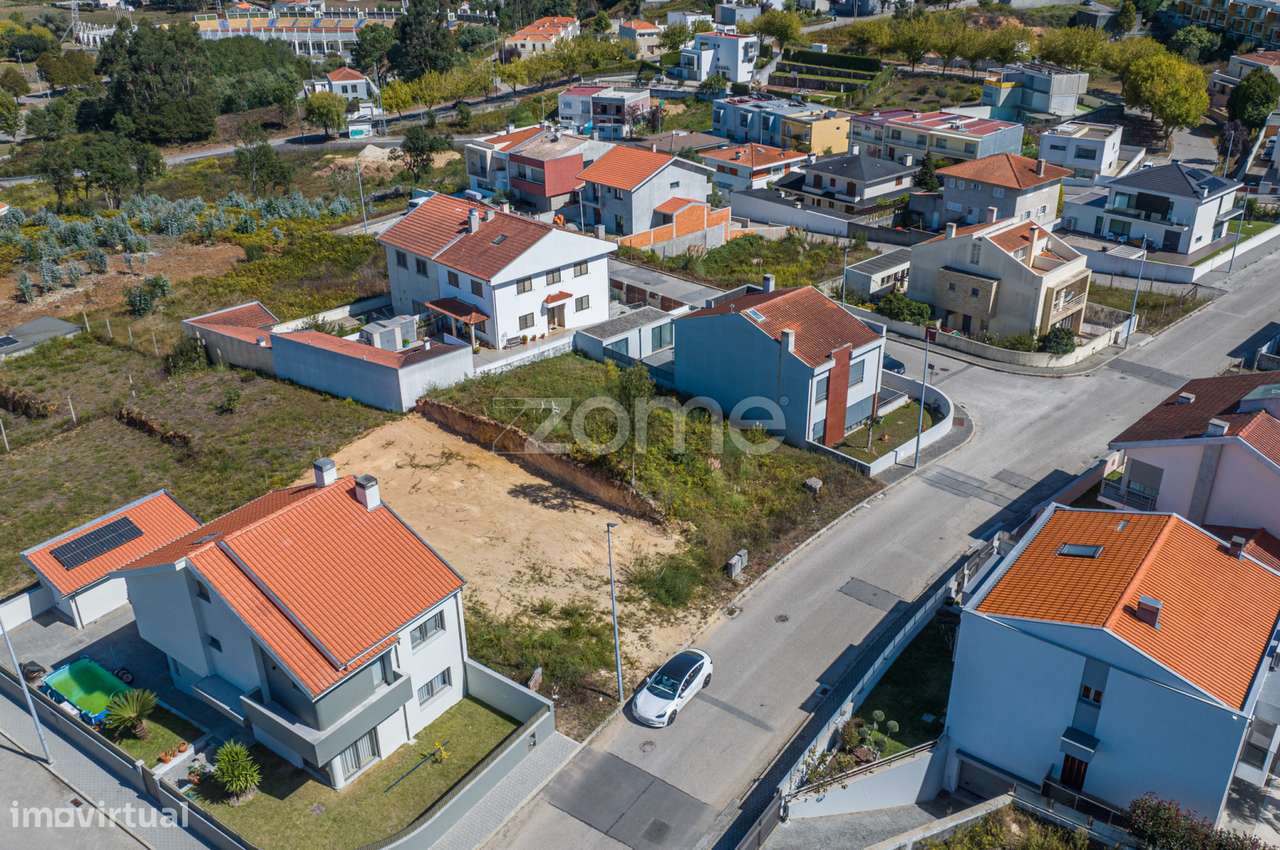 Terreno em Pedroso com excelentes acessos! - Grande imagem: 4/23