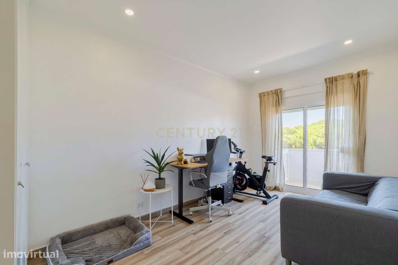 Apartamento T3 com varanda  no Feijó-14