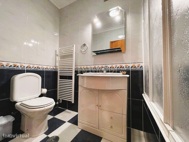 Apartamento T3 com garagem dupla junto ao Palácio Sotto Mayor – Figuei-5