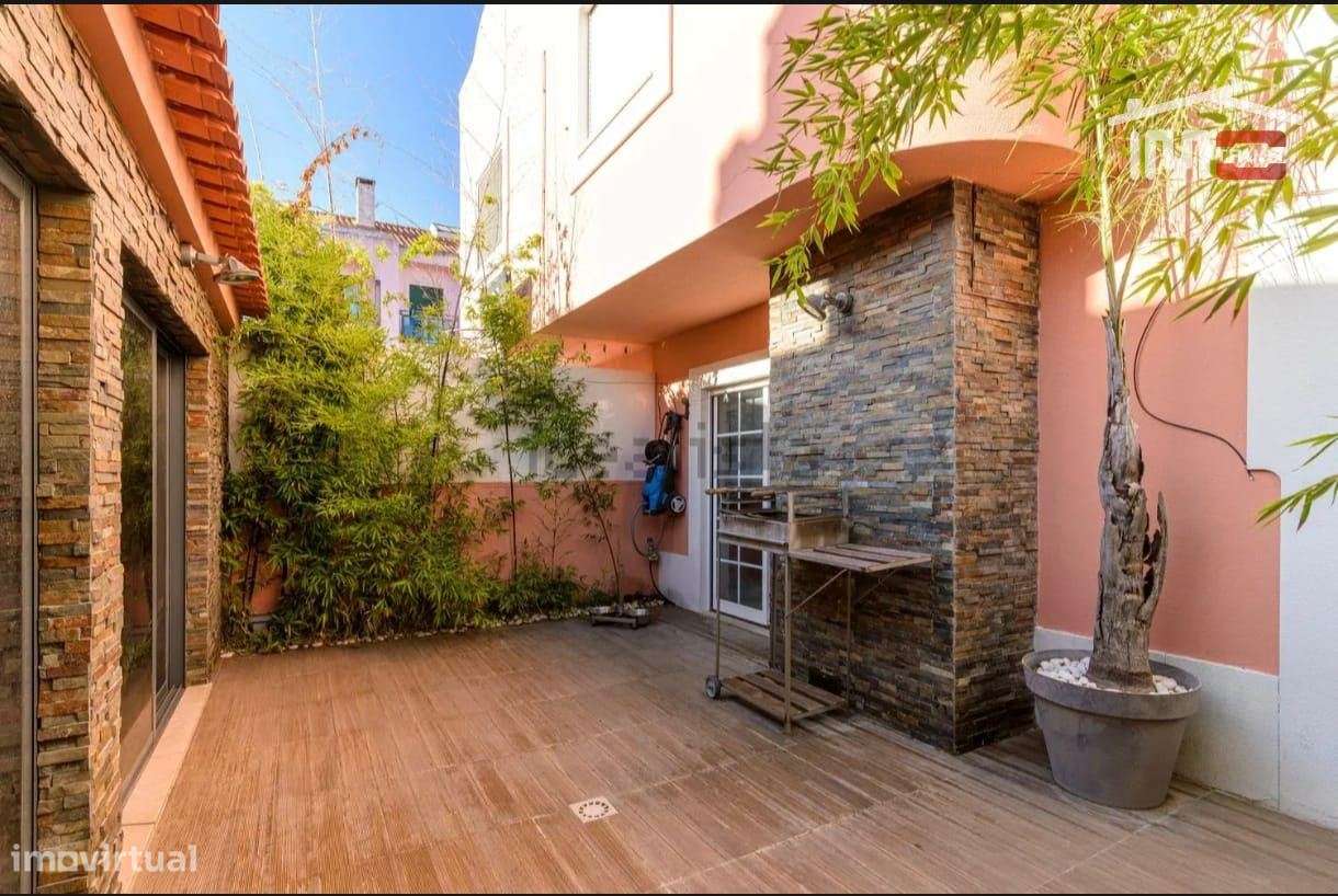 Moradia Duplex T3 Atalaia - Suite, Cozinha Equipada e Garagem.-9