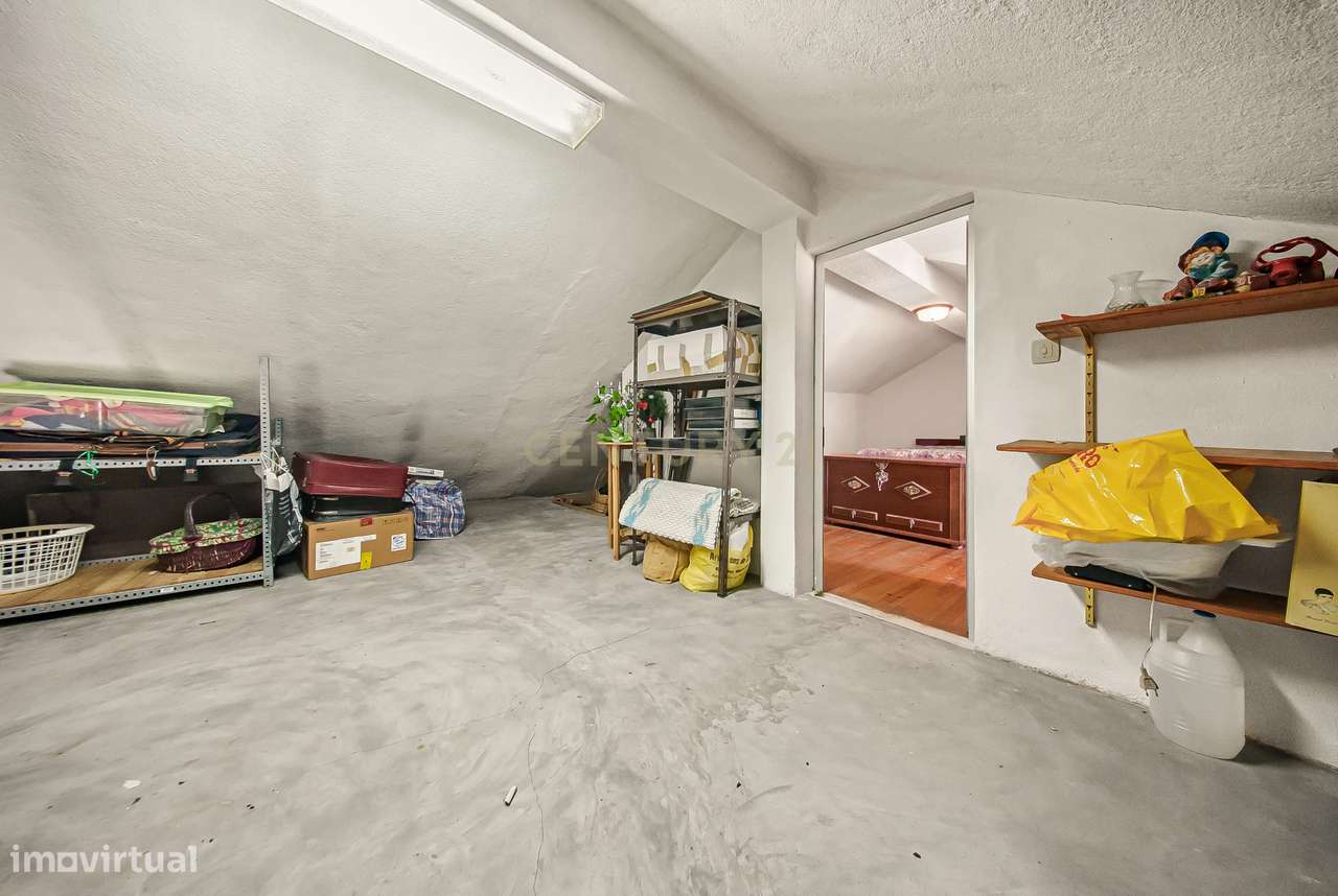 Moradia T4 com Churrasqueira, Jardim e Garagem – Excelente Exposição S-29