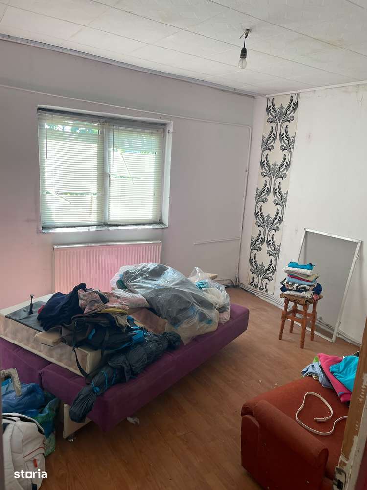 De vanzare apartament cu 3 camere, balcon, etaj 4-2