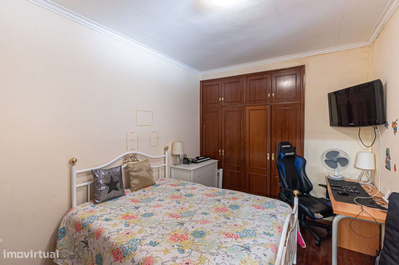 T2+1 com varanda e lugar de garagem em Oliveira do Douro-11