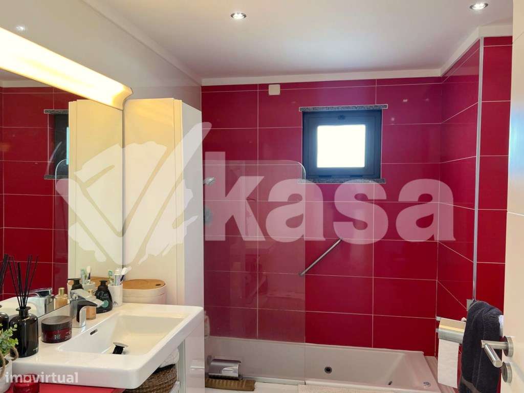 Moradia Isolada T4 com Jardim e Garagem em Santo António da Charnec...-6