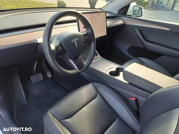 Tesla Model Y Long Range Dual Motor AWD - 10