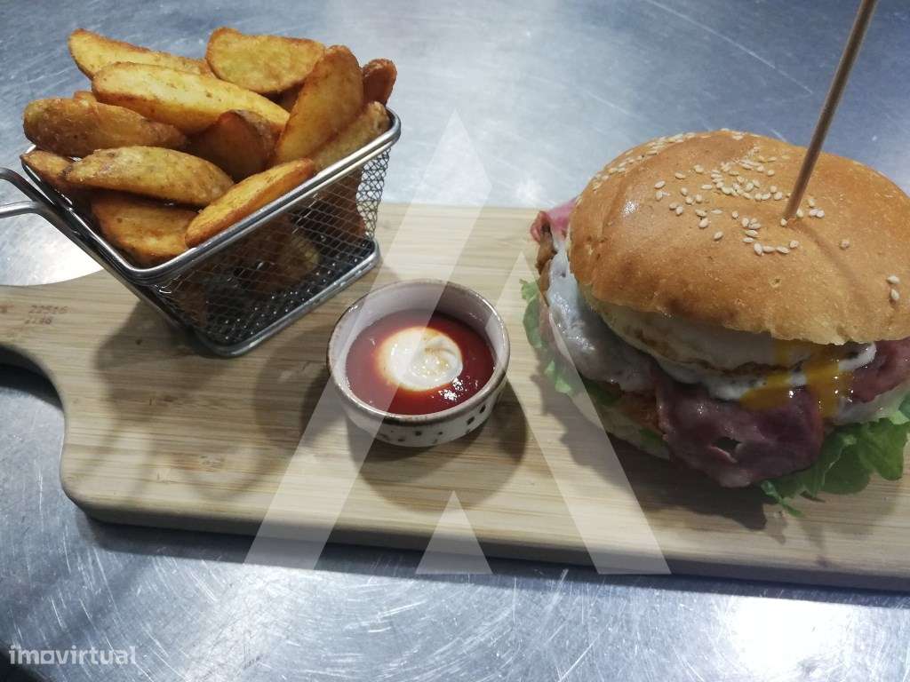 Café para Trespasse no Centro de Albergaria-a-Velha, com jogos da S...-15