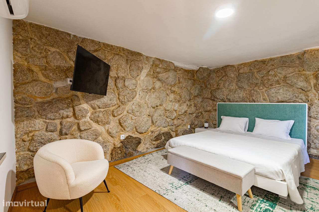 Um Refúgio no Gerês com 2 casas junto ao Rio - Grande imagem: 5/60