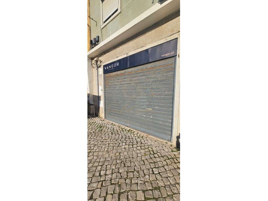 Loja a somente 50 da praia - Grande imagem: 2/14