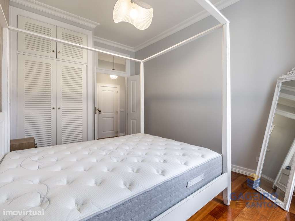 Apartamento Único com Charme Histórico e Conforto Moderno a Passos ...-23