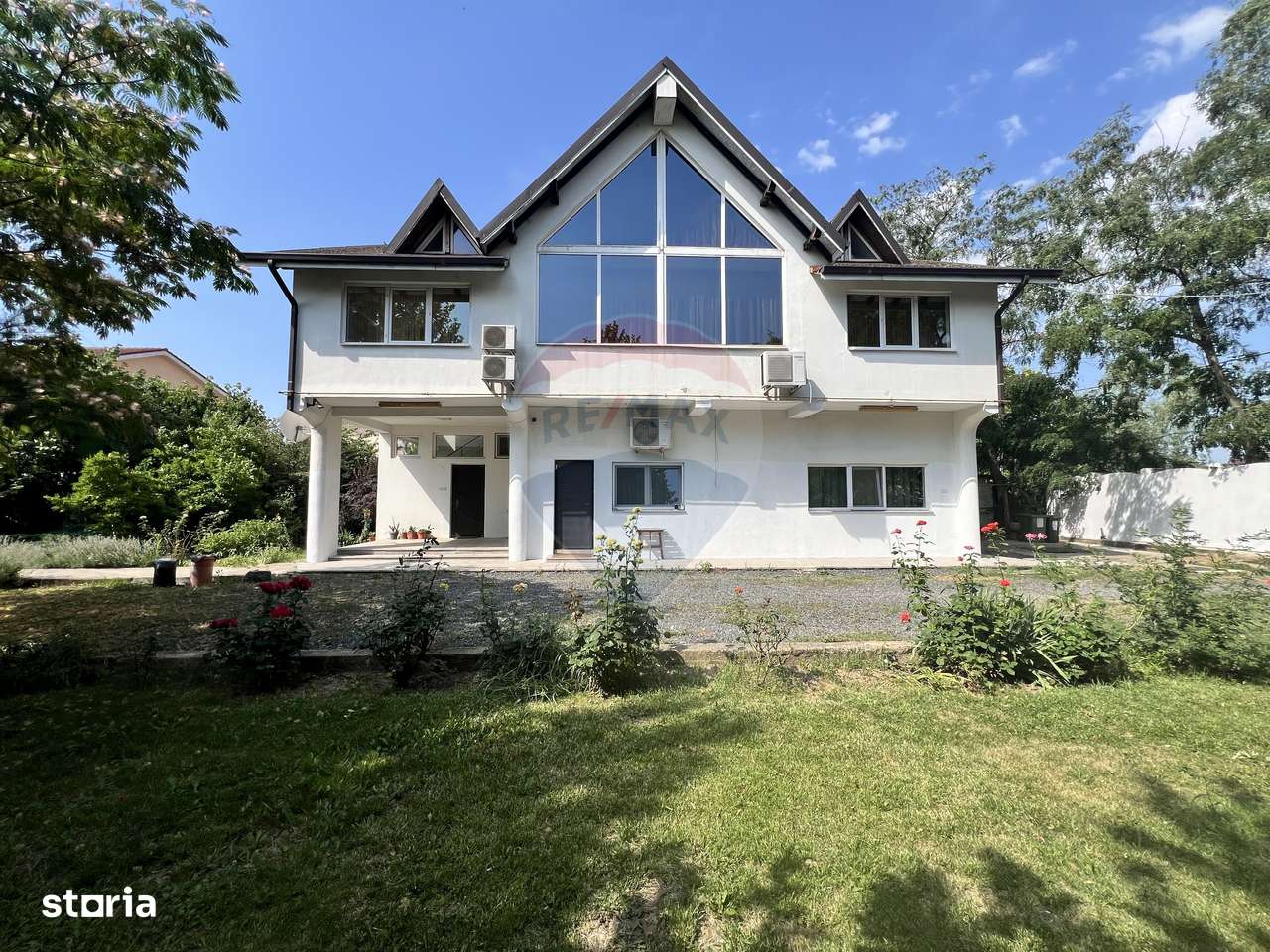 Casă atipică, spațioasă și versatilă în comuna Păsărea (Brănești) - Imagine principală: 4/20