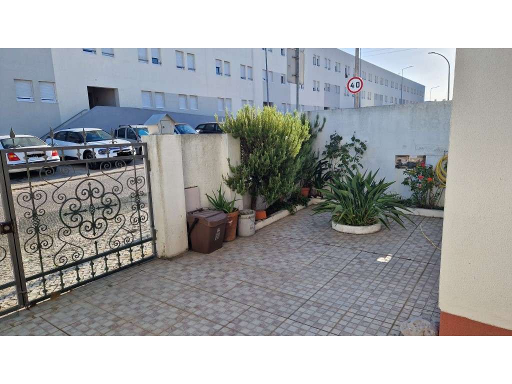 Moradia em Banda - T4 - Manteigadas-3